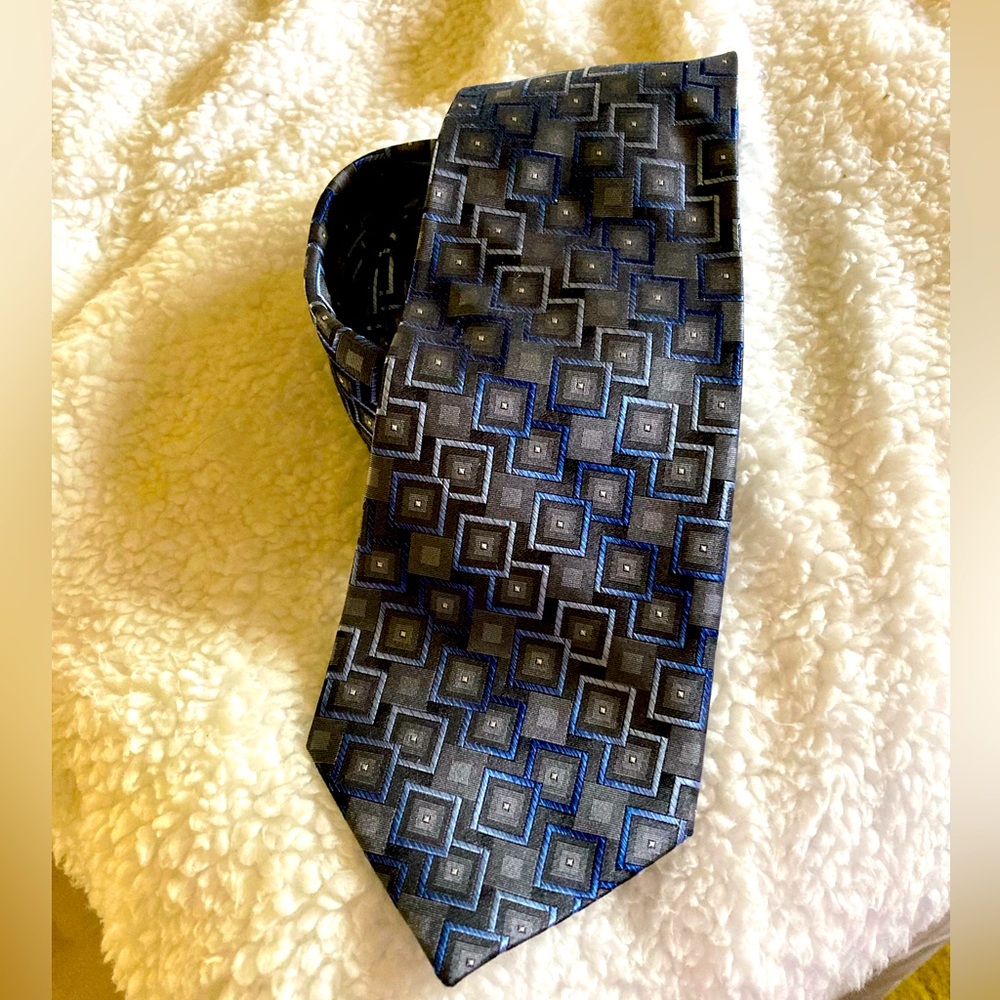 Platinum Designs silk tie
